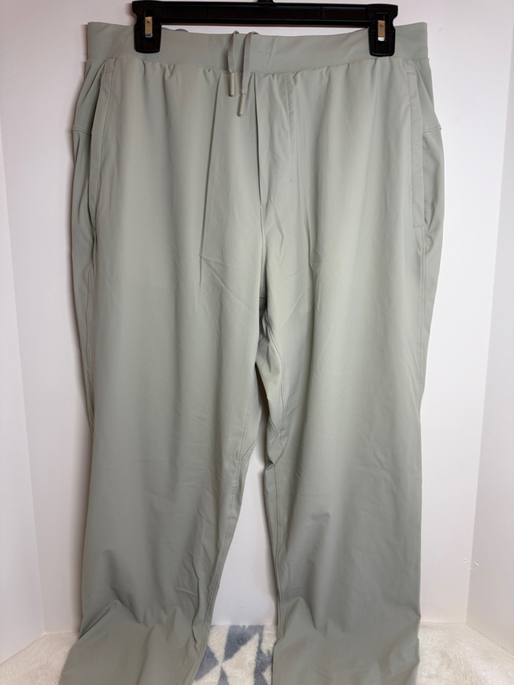 Lululemon Men's Lightweight Jogger Pants sz Lg Tan